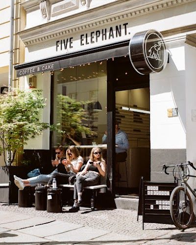 Five Elephant Mitte