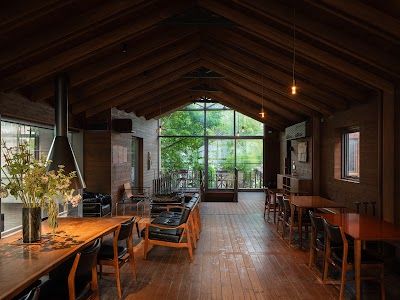 Momos Coffee Flagship Store