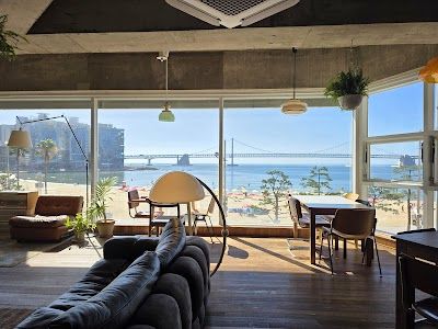 Working Holiday Brunch Cafe