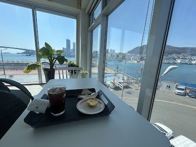 오구카페 OGU Roastery cafe 영도빨간등대 영도카페 부산카페 Yeongdo 影島