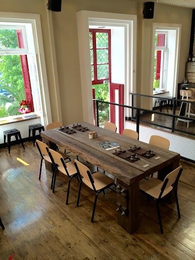 The Underdog® Flagship Store Thissio