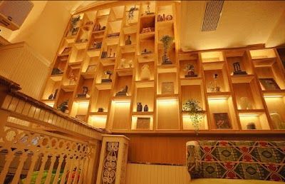 Mitron Bar & Cafe - Bandra