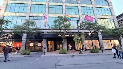 Holt Renfrew Ogilvy | Détaillant en mode designer, beauté et style de vie du Canada